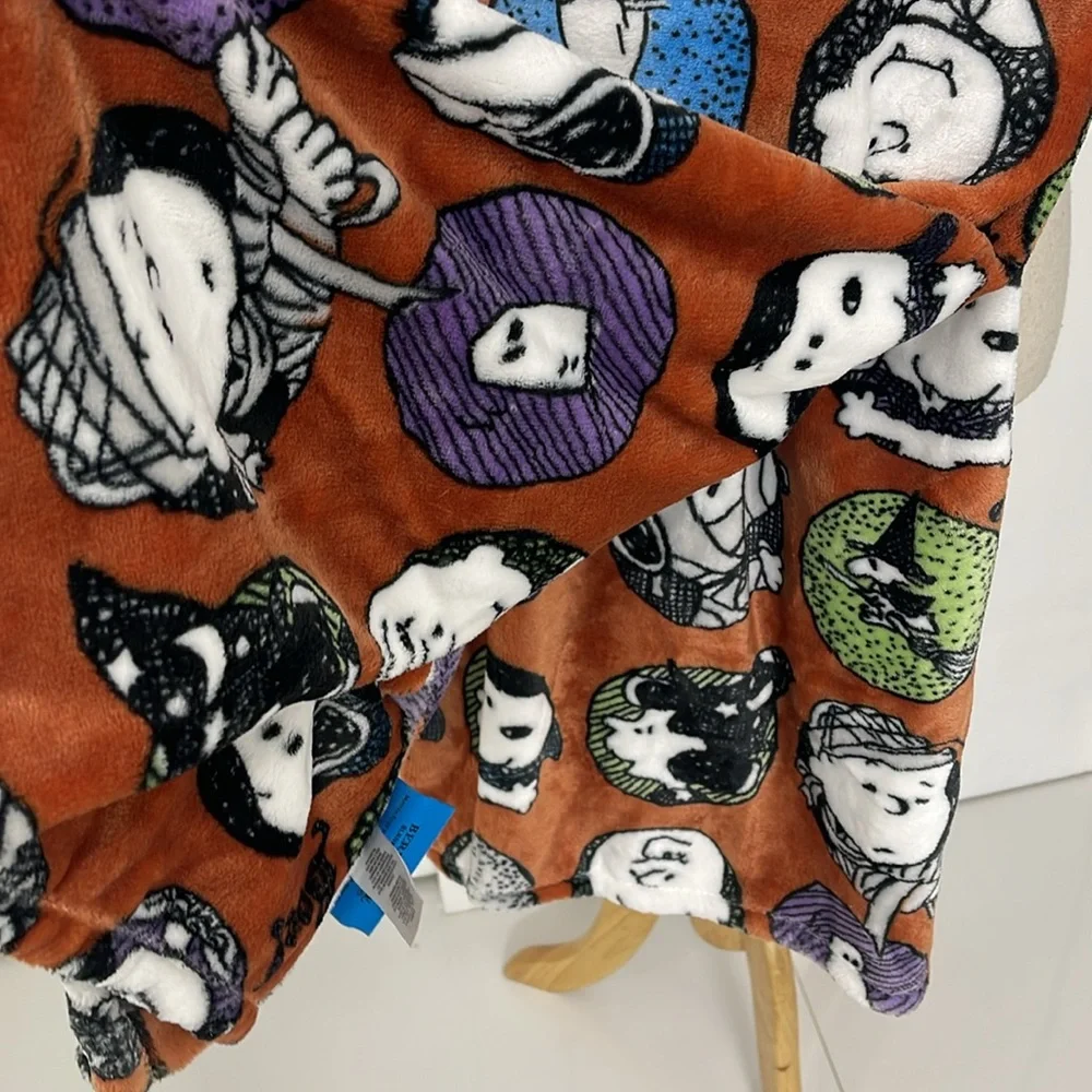 Peanuts Halloween Snoopy Friends Costumes Brown/White/Black Throw Blanket